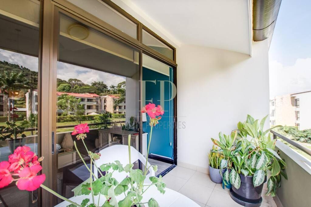 Cr Mariposa Rentals Lakeview Penthouse With Office Space, Pool, Gym, Tennis Santa Ana  Exterior foto